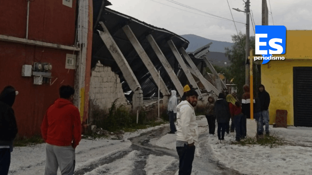 Colapsa salón de usos múltiples