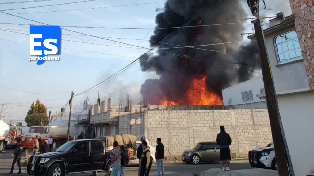Impresionante incendio en una recicladora