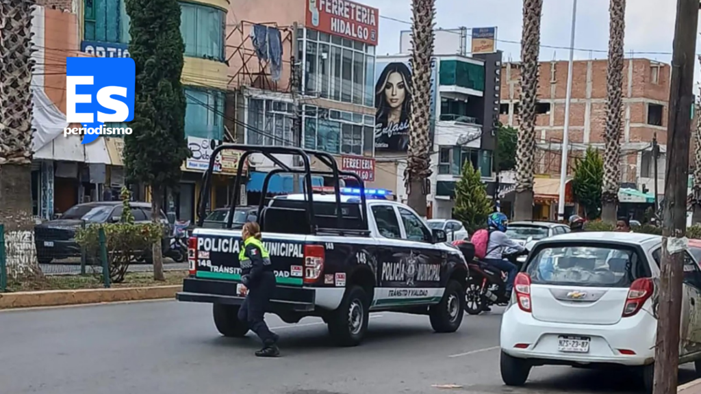 Choca patrulla contra el camellón