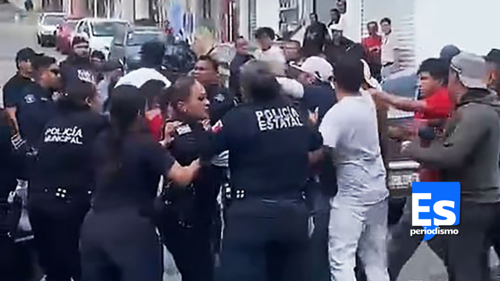 Patrulla choca contra automóvil con