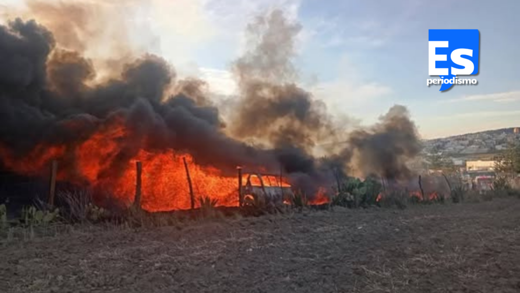 Se enfrentan policías y huachicoleros
