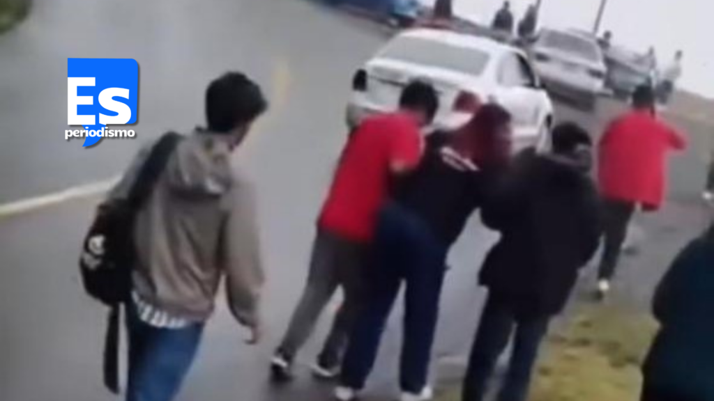 Los Cuerpos de emergencias y elementos de seguridad pública trabaron afanosamente en el sitio, brindándoles los primeros auxilios a las personas afectadas y coordinando el retiro de la unidad. Los paramédicos de Protección Civil advirtieron, en la coyuntura de este accidente, que las condiciones climáticas adversas derivadas de la entrada del Frente Frío número 43, han generado lluvias intermitentes y neblina en la región de la Sierra Alta, factores que habrían desencadenado el siniestro. Por lo anterior exhortaron a quienes transitan por la vía México-Tampico, extremen precauciones, disminuyan la velocidad y respeten los señalamientos viales, porque reiteraron, el asfalto y el pavimento hidráulico se encuentra extremadamente resbaladizo.