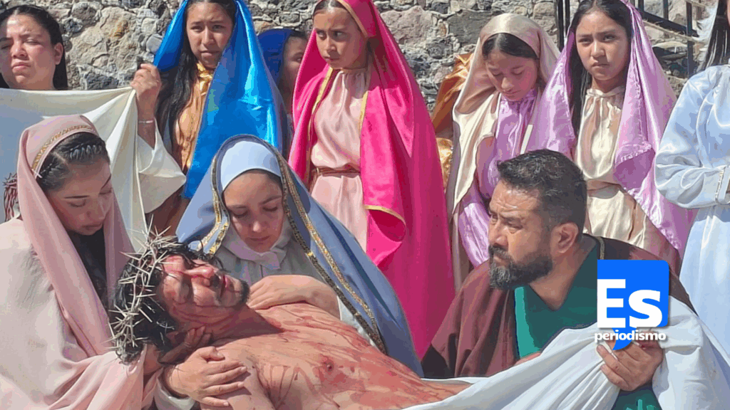 Destacada actuación de Juan Carlos Herrera, representando a Jesús, y en general de todos los actores. La emoción y el dolor se reflejaba por doquier, pero no hubo aplausos, solo la reflexión en cada uno de los participantes y público.