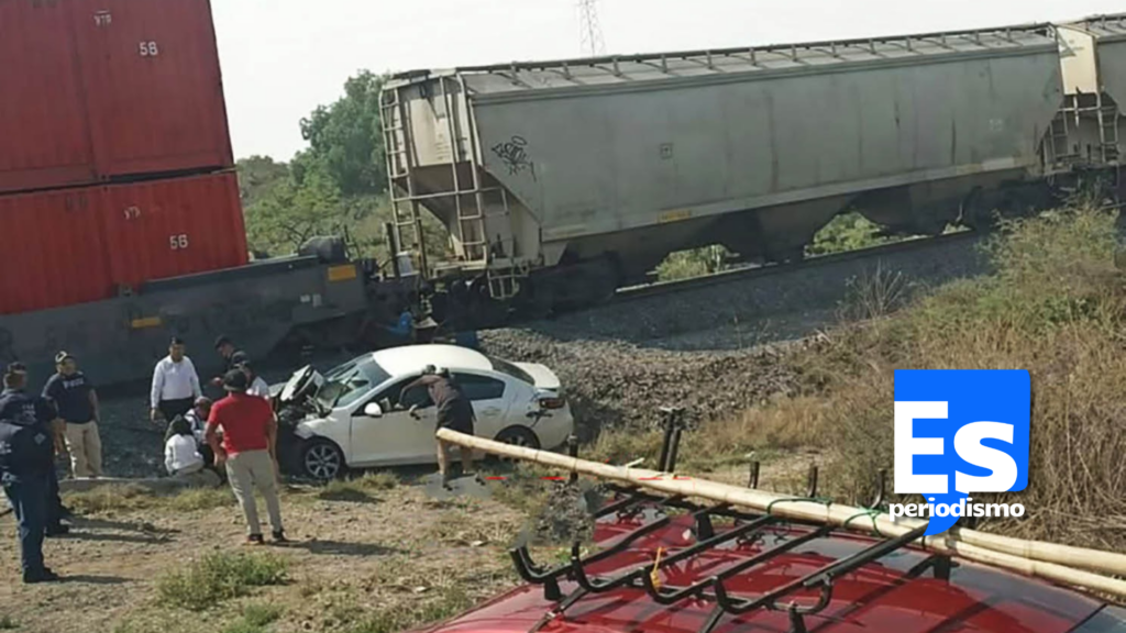 Tren embiste automóvil y lesiona