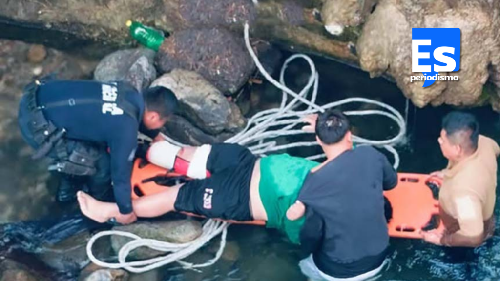 Joven salvó la vida al caer en una barranca
