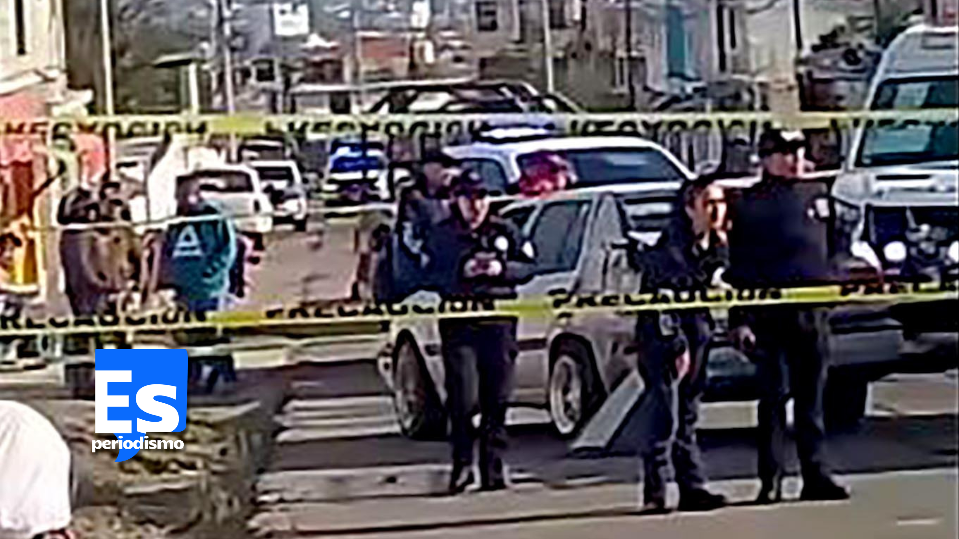 Camioneta sin frenos choca con un Jetta y atropella a 2 personas; 1 ...