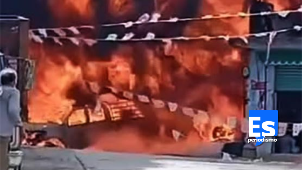 Estallido de gas e incendio consume 5 vehículos