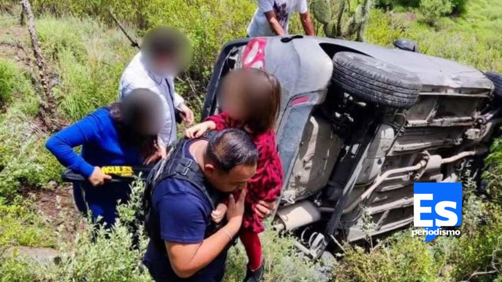 Cayeron a un barranco en accidente