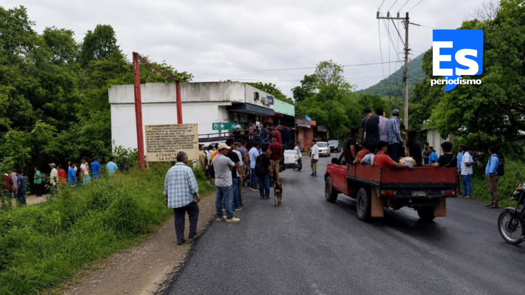 Molestos retienen a trabajadores de CFE