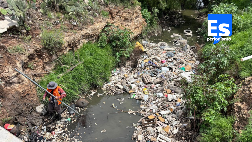 Intensifican limpieza de drenes en Pachuca