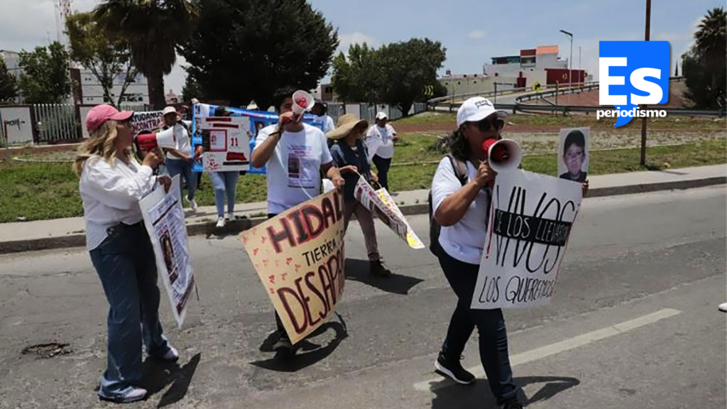 Marchan familias de desaparecidos