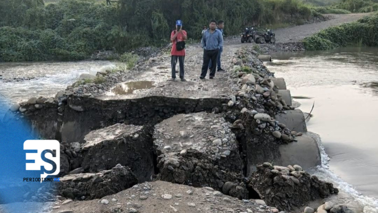 Colapsa puente vado del río