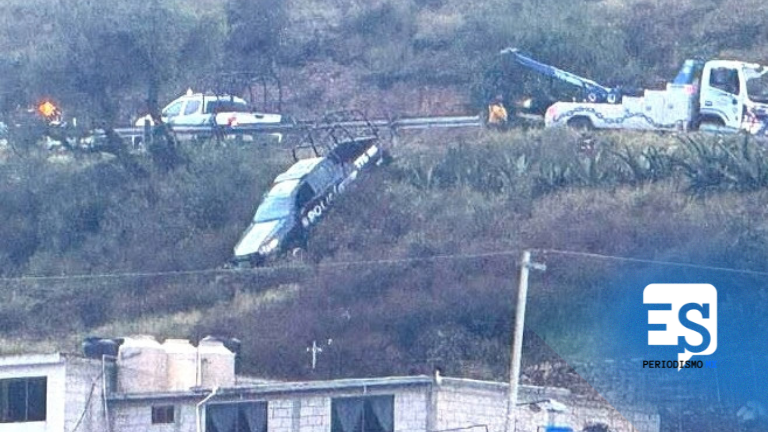 Patrulla zigzaguea en carretera